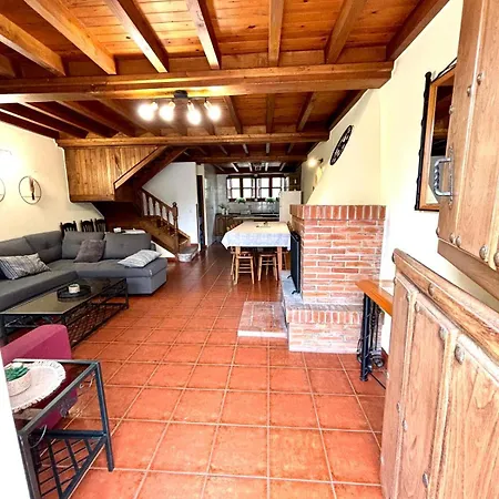 La Casa Grande De Cabrales I Canales (Asturias)